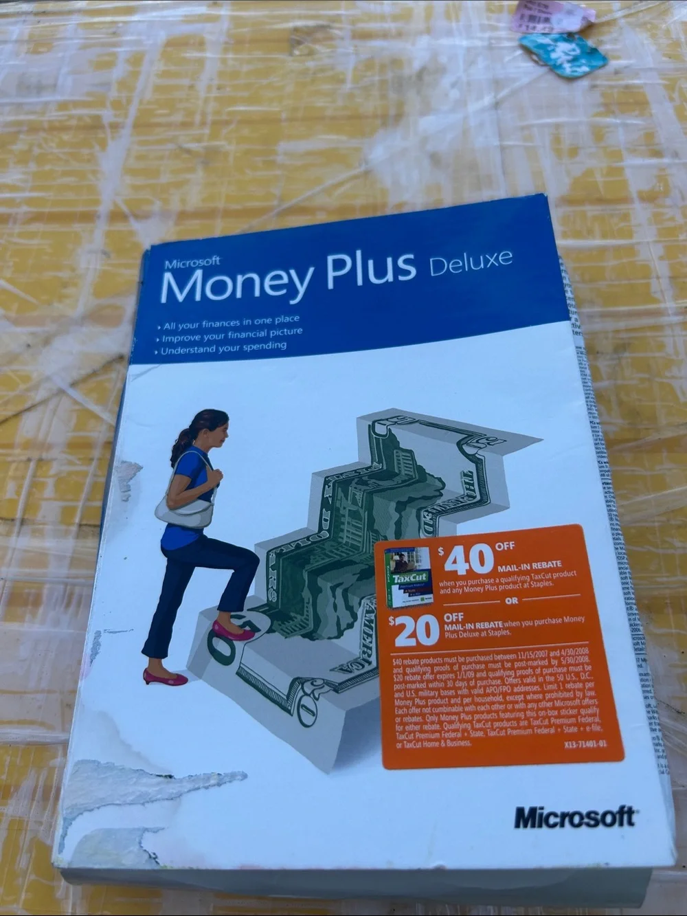 Microsoft Money Plus Deluxe – Blue and White Software Box